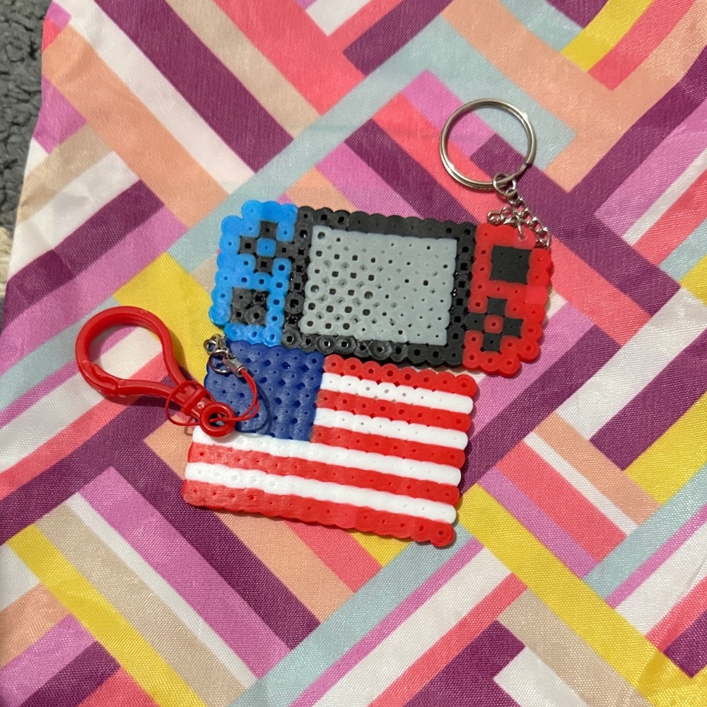Red & Blue Handcrafted Game Console Keychain - Unbranded - Picture 7 of 7